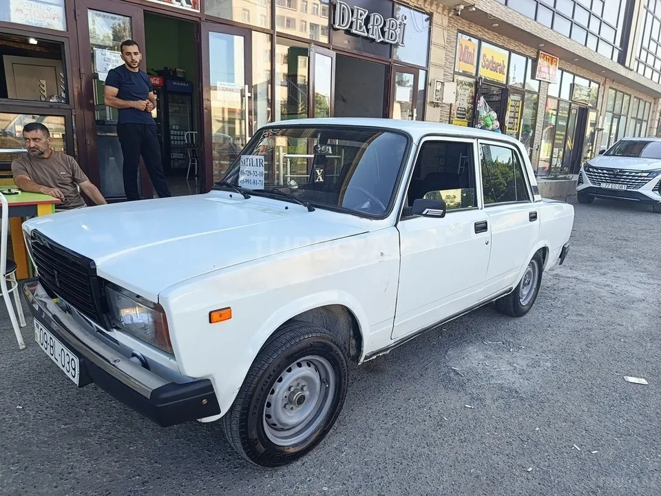 LADA (VAZ) 2107 — foto 1/4