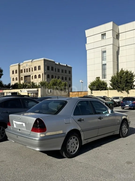 Mercedes C 220 — фото 2/4