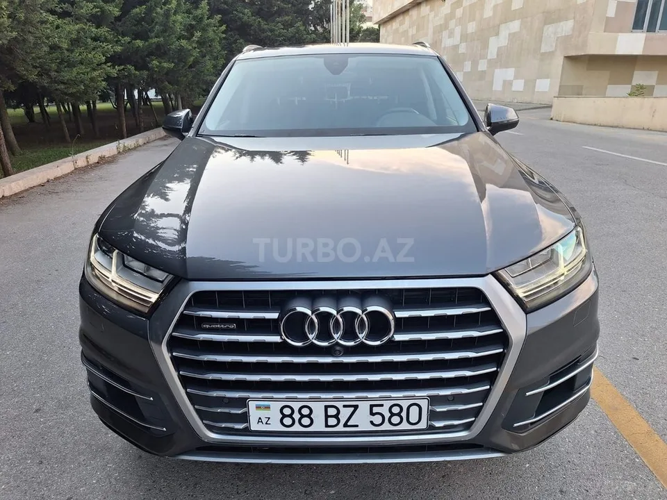 Audi Q7 — фото 2/4