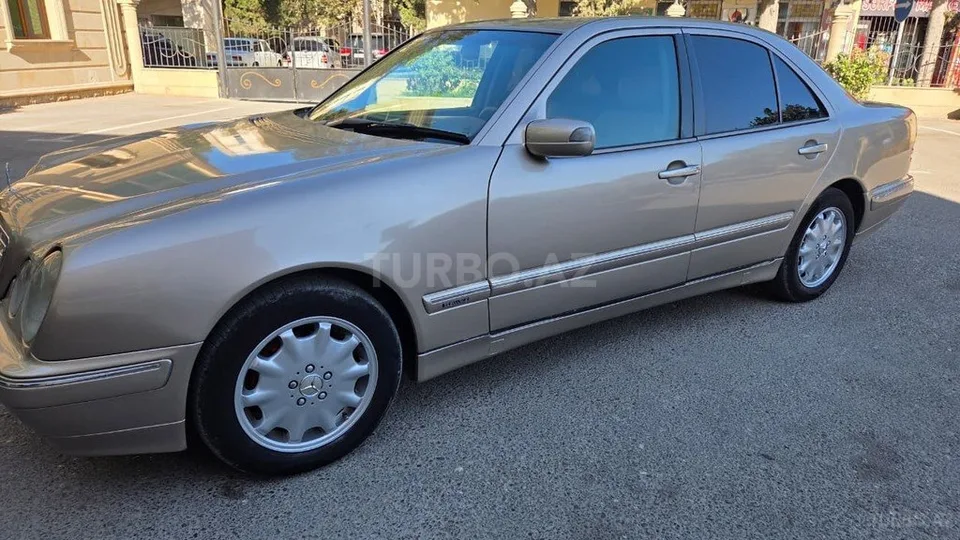 Mercedes E 240 — фото 4/4