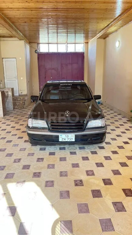 Mercedes C 220 — фото 1/4