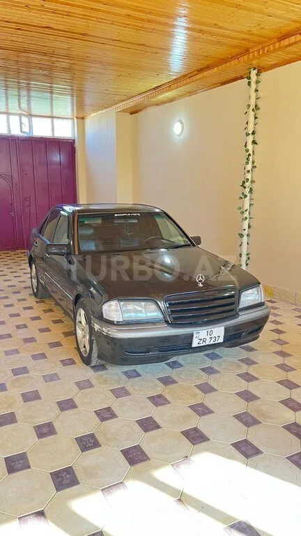 Mercedes C 220 — фото 3/4