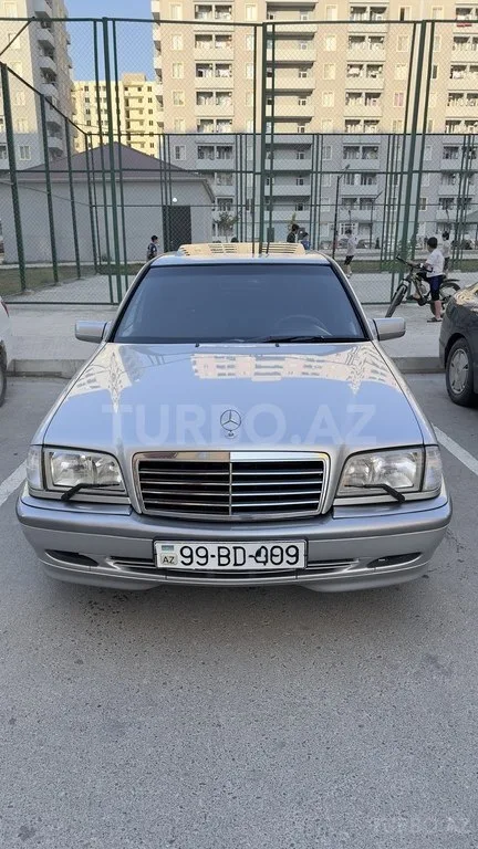 Mercedes C 180 — фото 1/4