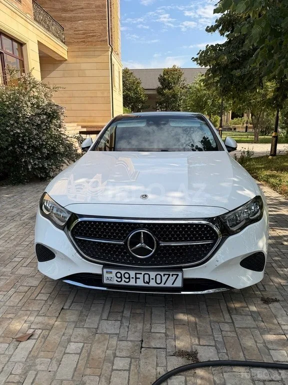 Mercedes E 200 — фото 1/4