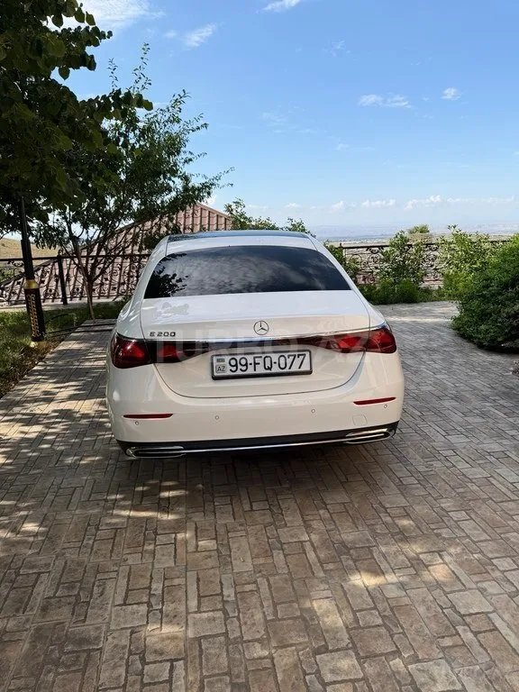 Mercedes E 200 — фото 2/4