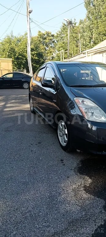 Toyota Prius — фото 1/4