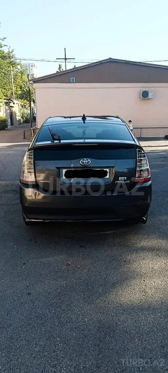 Toyota Prius — фото 2/4