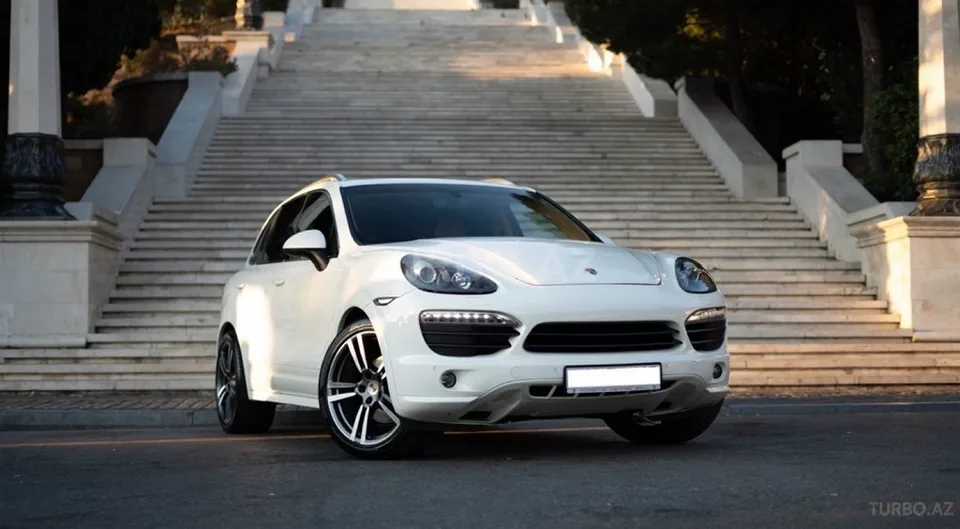 Porsche Cayenne — фото 1/4