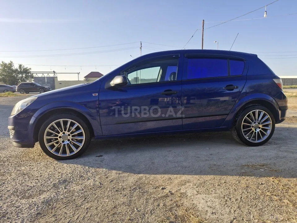 Opel Astra — фото 3/4