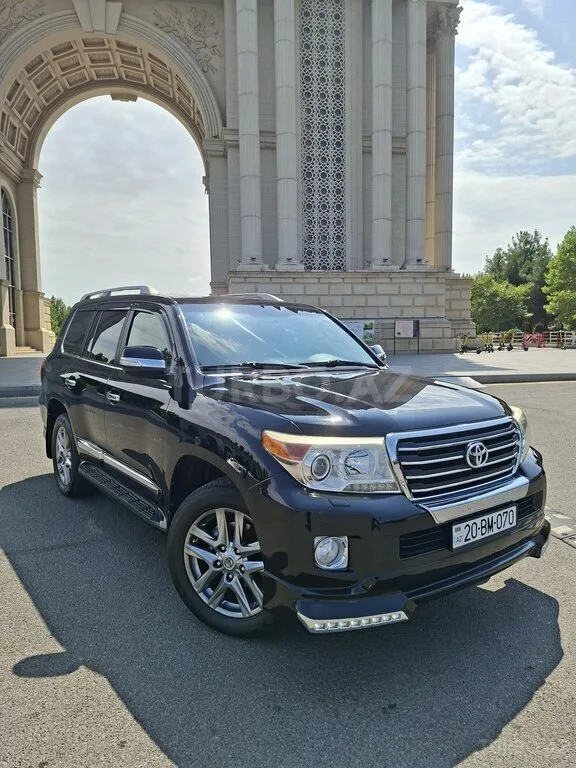 Toyota Land Cruiser — foto 1/4