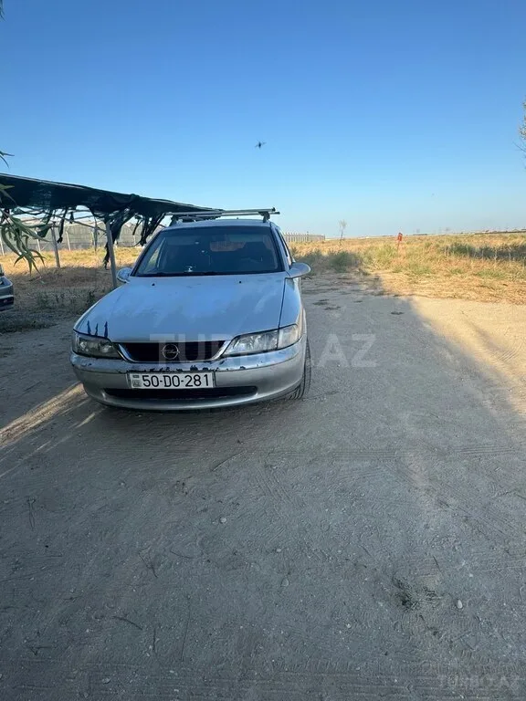 Opel Astra — фото 1/4