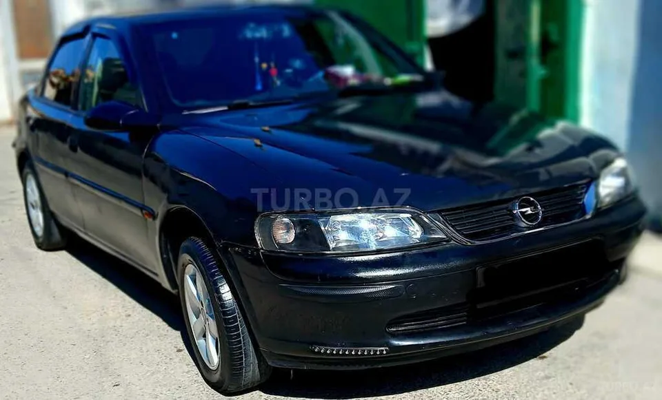 Opel Vectra — фото 1/4