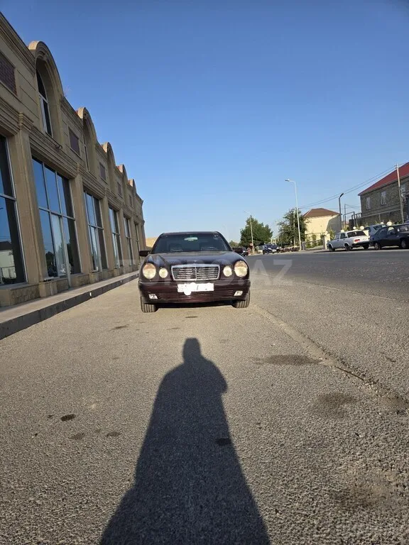 Mercedes E 230 — фото 1/4