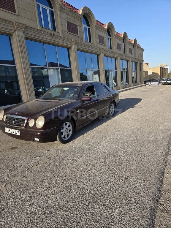 Mercedes E 230 — фото 4/4