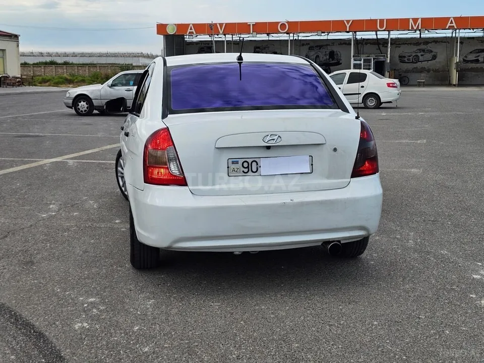 Hyundai Accent — фото 2/4