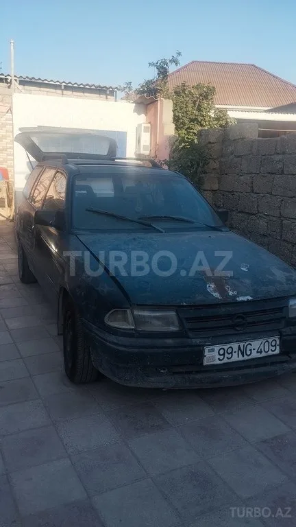 Opel Astra — фото 1/4