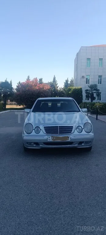 Mercedes E 220 — foto 1/4