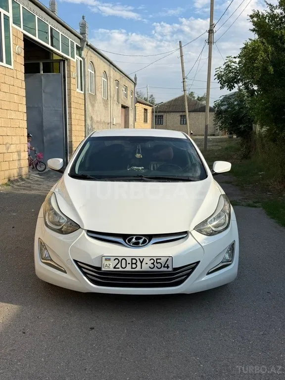 Hyundai Elantra — foto 2/4