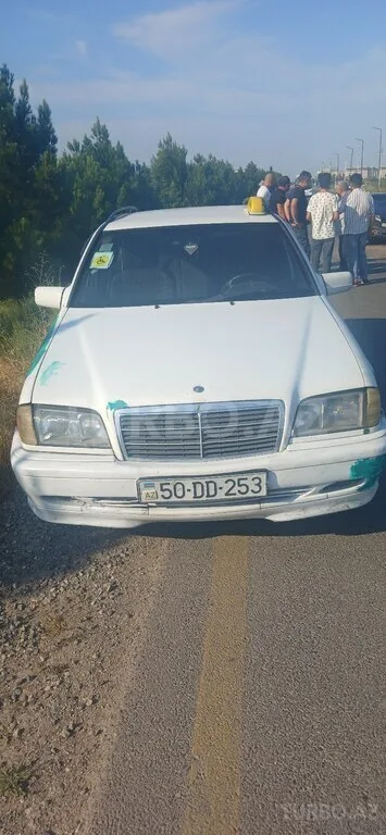 Mercedes C 200 — фото 1/4