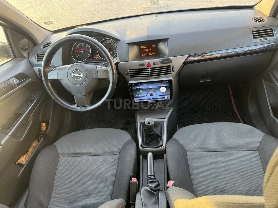 Opel Astra — фото 2/4