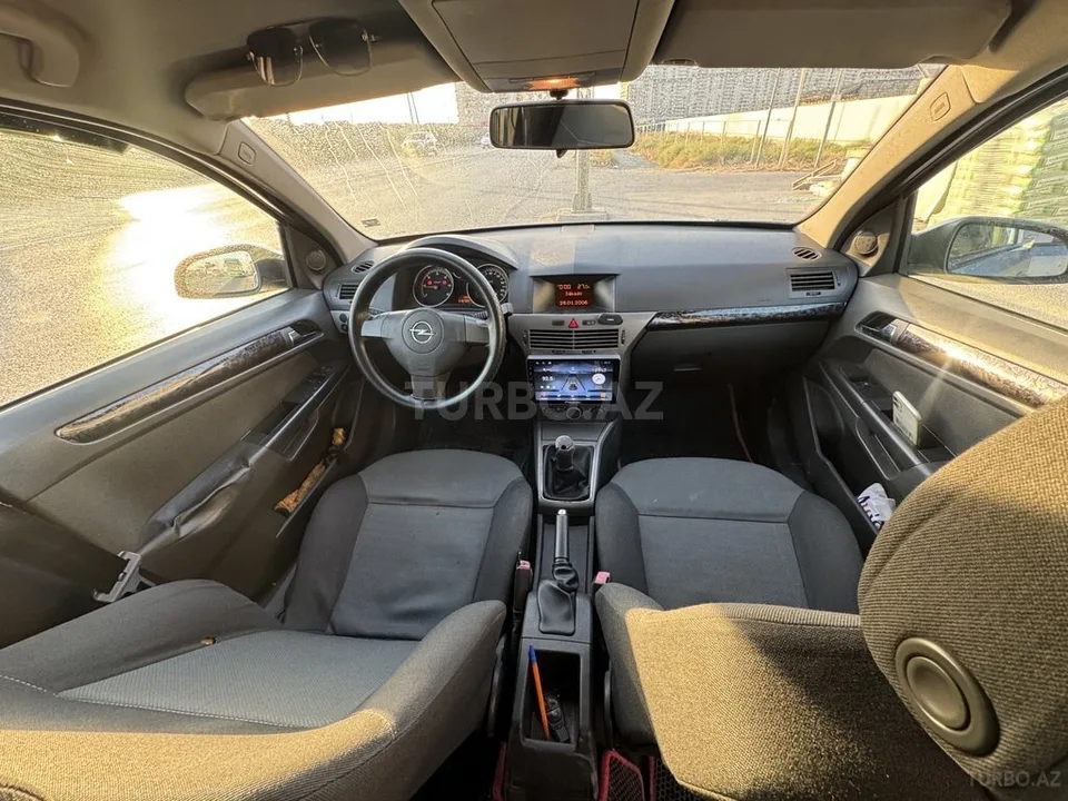 Opel Astra — фото 3/4