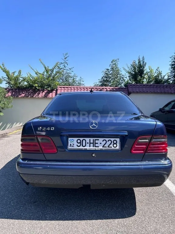 Mercedes E 240 — фото 2/4