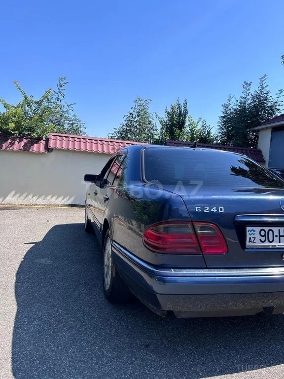 Mercedes E 240 — фото 4/4