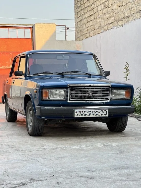 LADA (VAZ) 2107 — foto 1/4