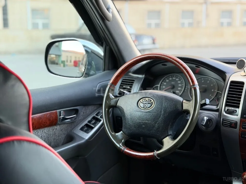 Toyota Land Cruiser Prado — фото 2/4