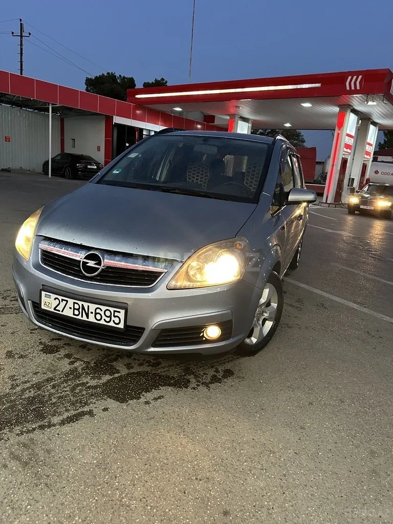 Opel Zafira — фото 1/4