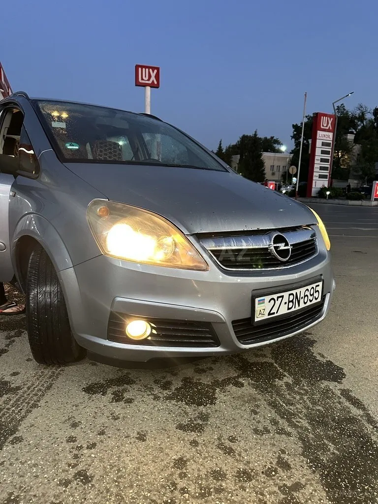 Opel Zafira — фото 4/4