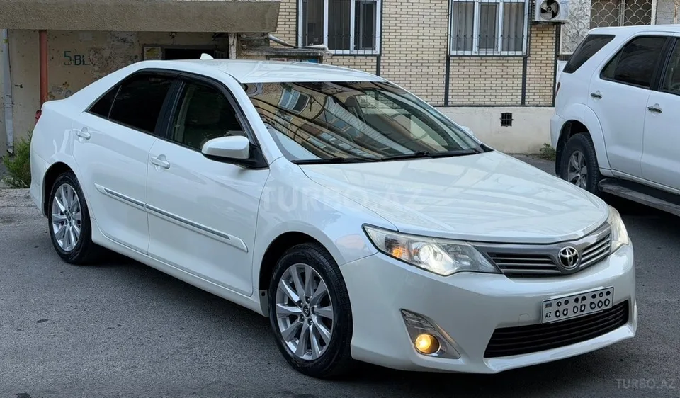 Toyota Camry — foto 2/4