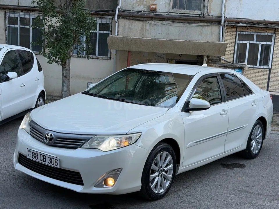 Toyota Camry — foto 3/4