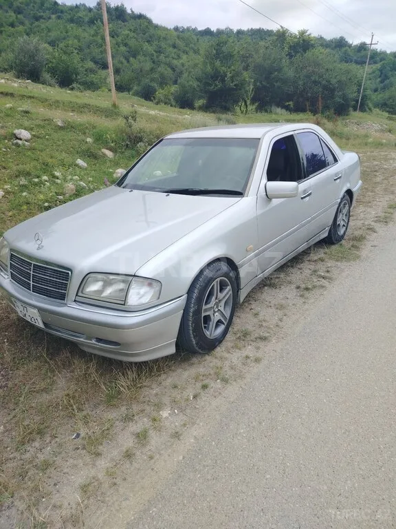 Mercedes C 200 — фото 1/4