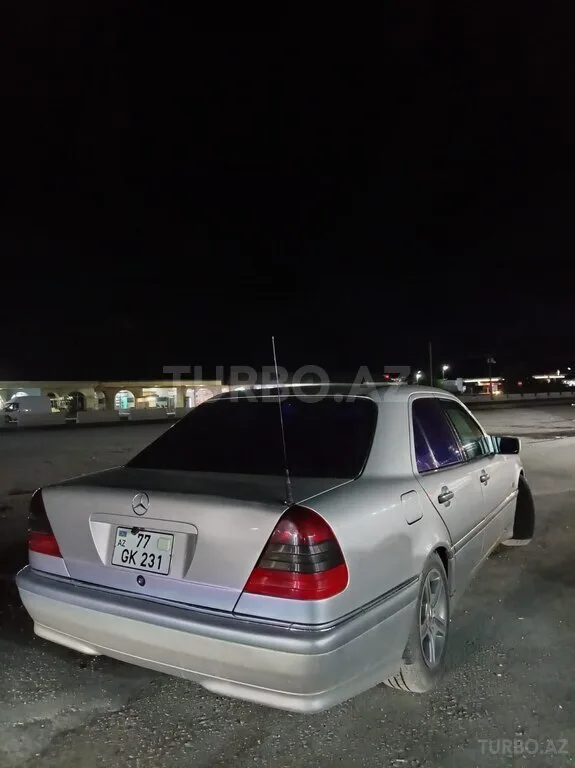 Mercedes C 200 — фото 2/4