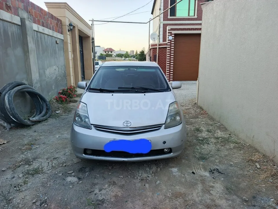 Toyota Prius — фото 1/4