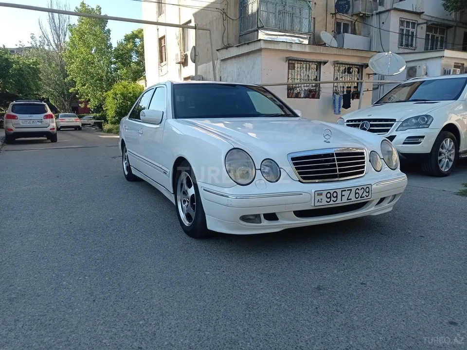 Mercedes E 220 — фото 2/4