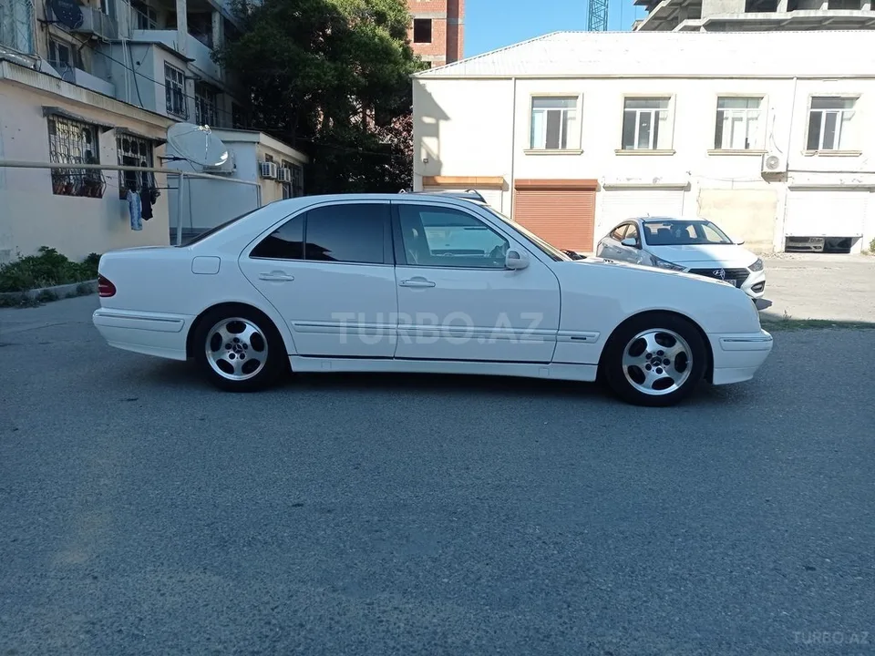 Mercedes E 220 — фото 3/4