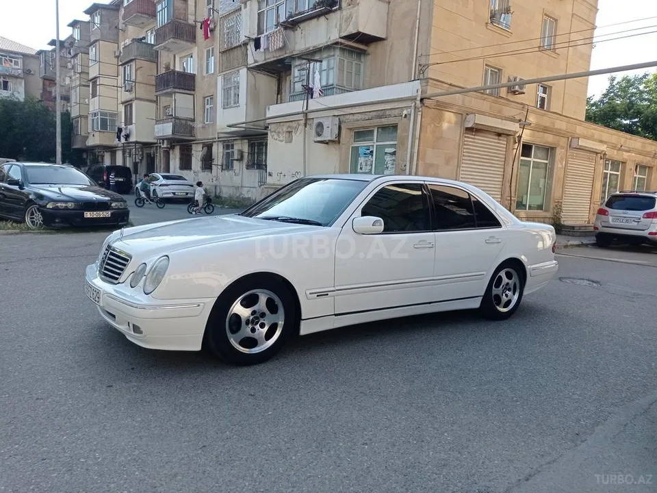 Mercedes E 220 — фото 4/4