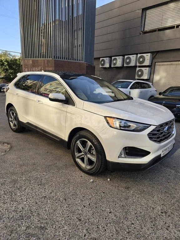 Ford Edge — фото 2/4