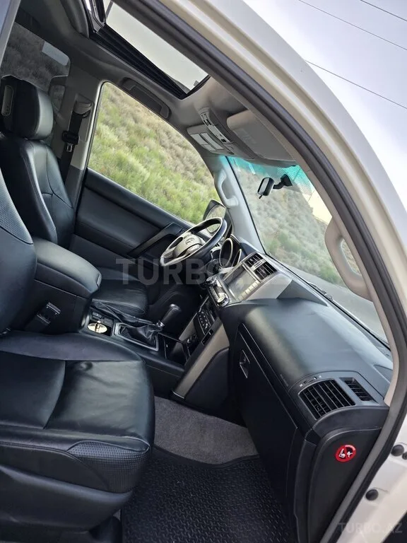 Toyota Land Cruiser Prado — фото 4/4