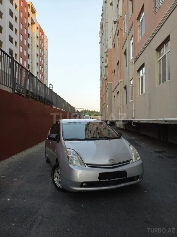 Toyota Prius — фото 1/4