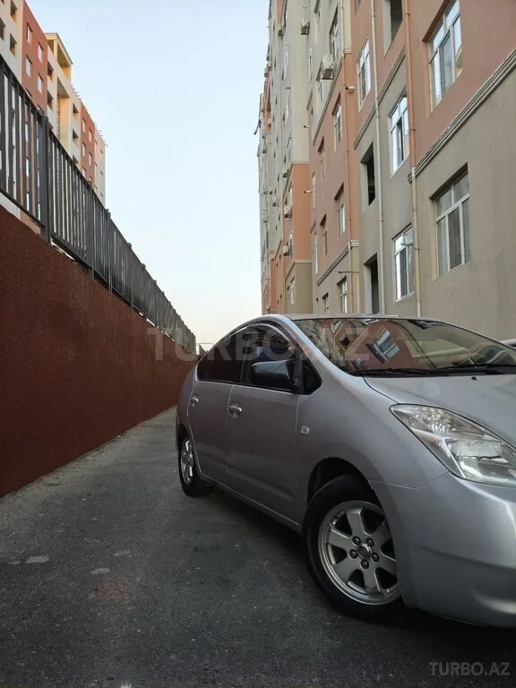 Toyota Prius — фото 2/4