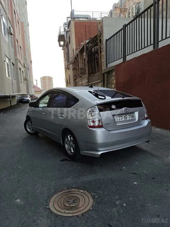 Toyota Prius — фото 3/4