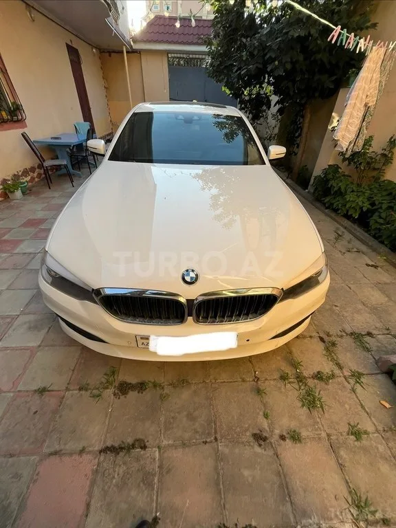 BMW 530e — фото 1/4