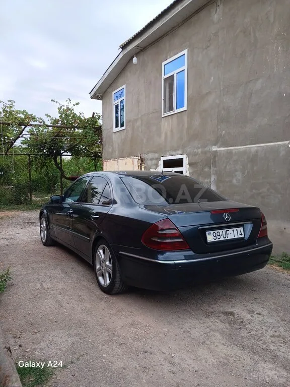 Mercedes E 220 — фото 4/4