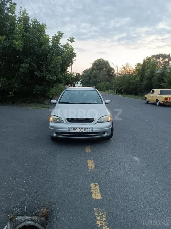 Opel Astra — фото 1/4