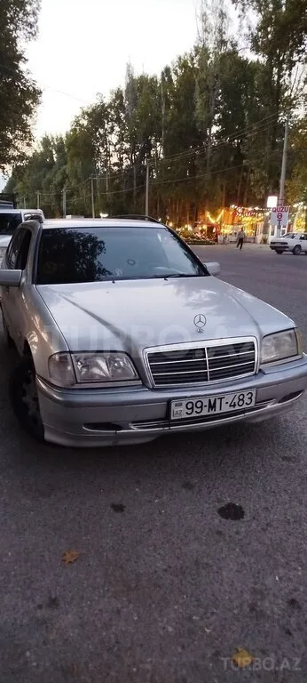 Mercedes C 200 — фото 1/4