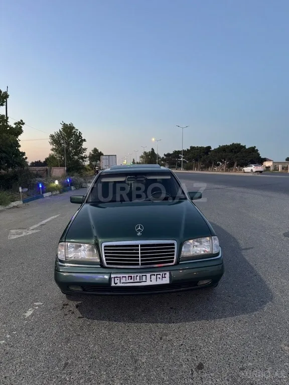 Mercedes C 220 — фото 1/4