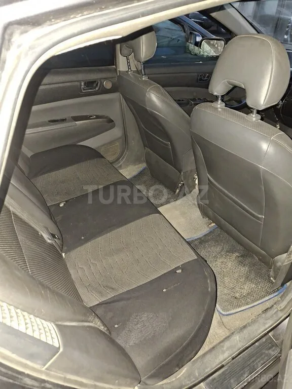 Toyota Prius — фото 3/4